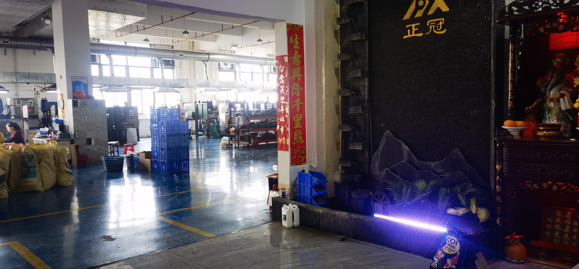 دقة الصياغة: يوم في حياة مركز تصنيع مطاطية Zhengguan و Silicone
