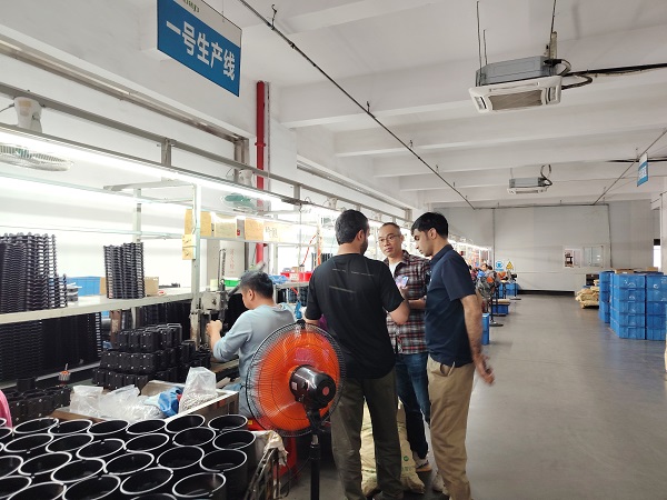 استفسار عميق من عميل جديد.