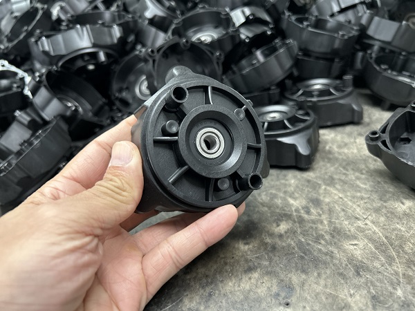 سنقوم بنقل جميع قوالب حقن البلاستيك هذه إلى مصنع فيتنام الجديد.